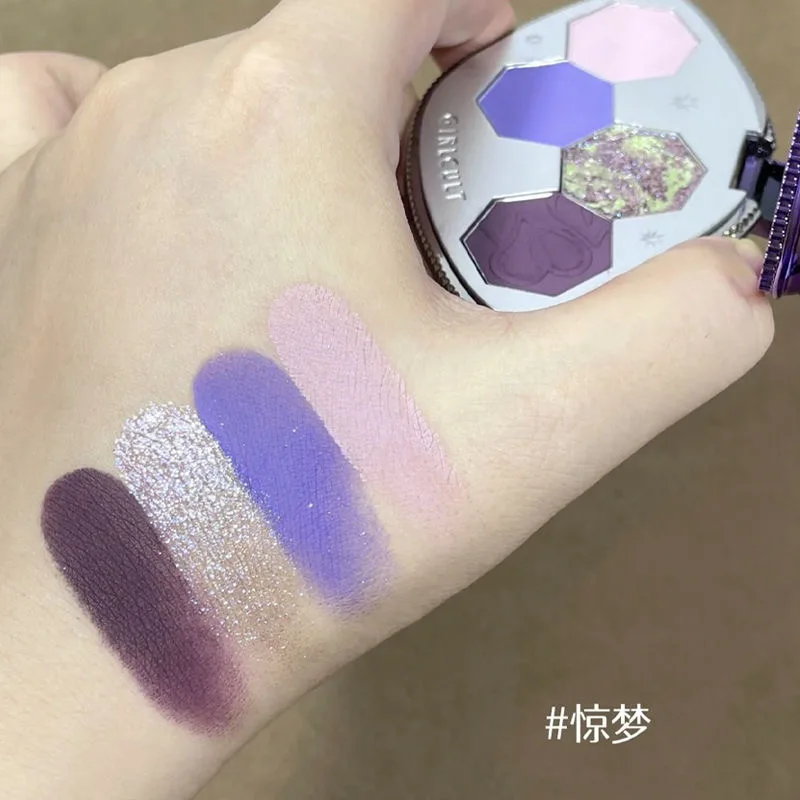 Eyeshadow palette with unique chameleon color effect