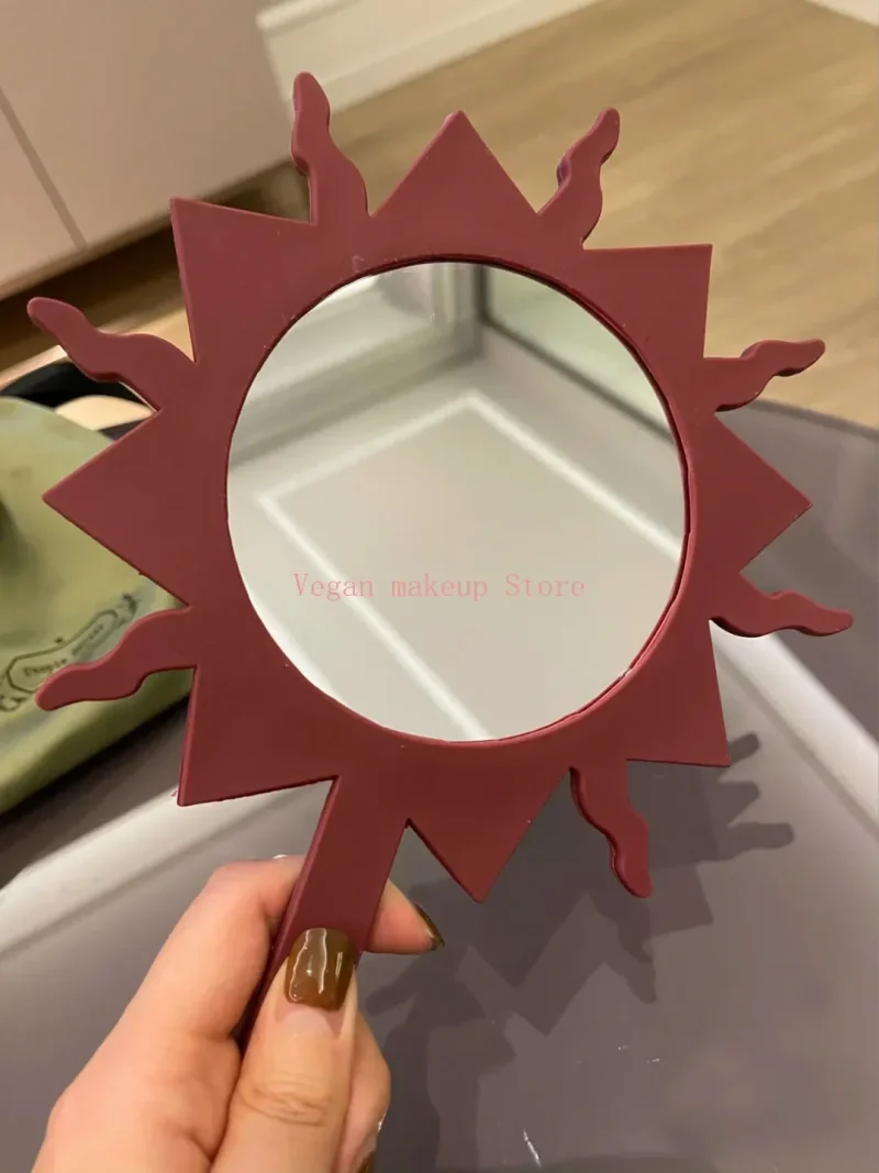 girlcult travel makeup mirror with illumination feature