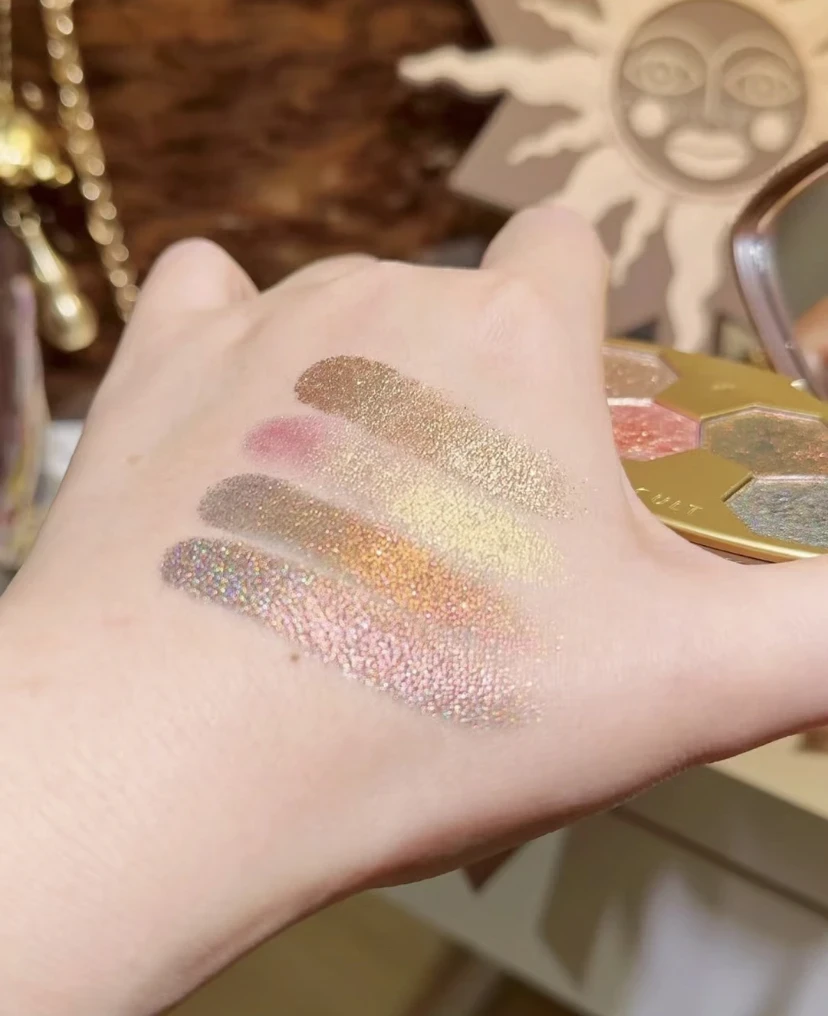 glowing eyeshadow look with girlcult gold series