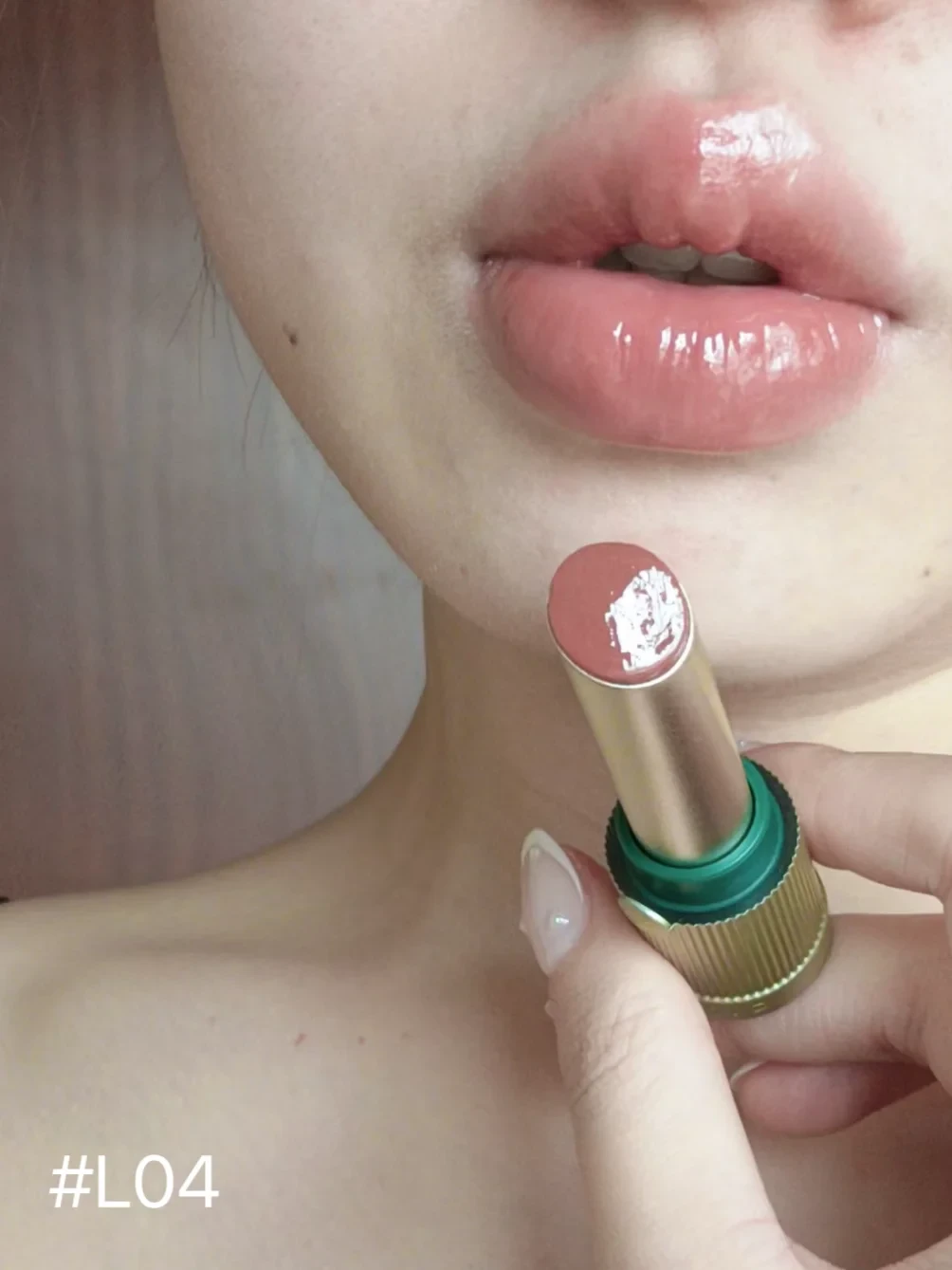 moisturizing doodle lips with girlcult lipstick